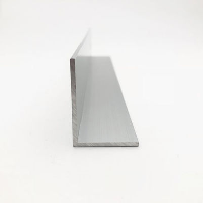 Standardowe profile wytłaczane z aluminium w kształcie litery L.